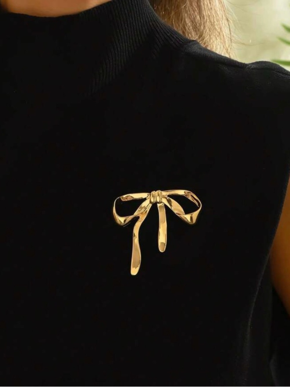 Gold Bow Brooch M740